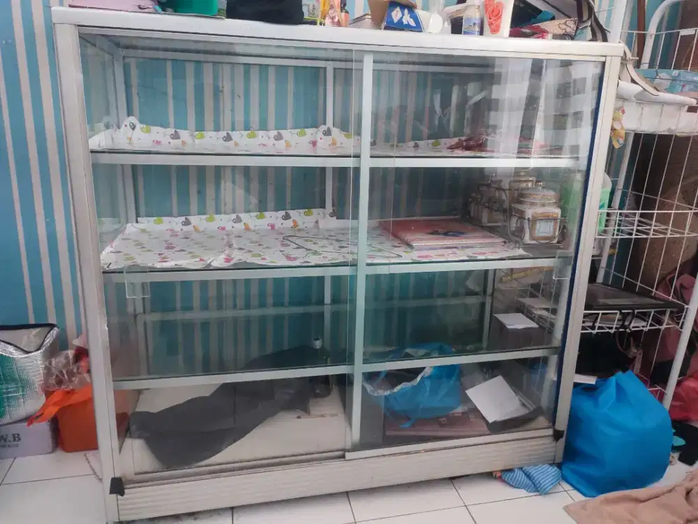 ETALASE KACA 4 SUSUN