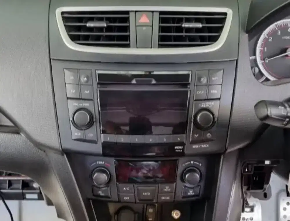 Headunit atau radio oem swift gx 2013