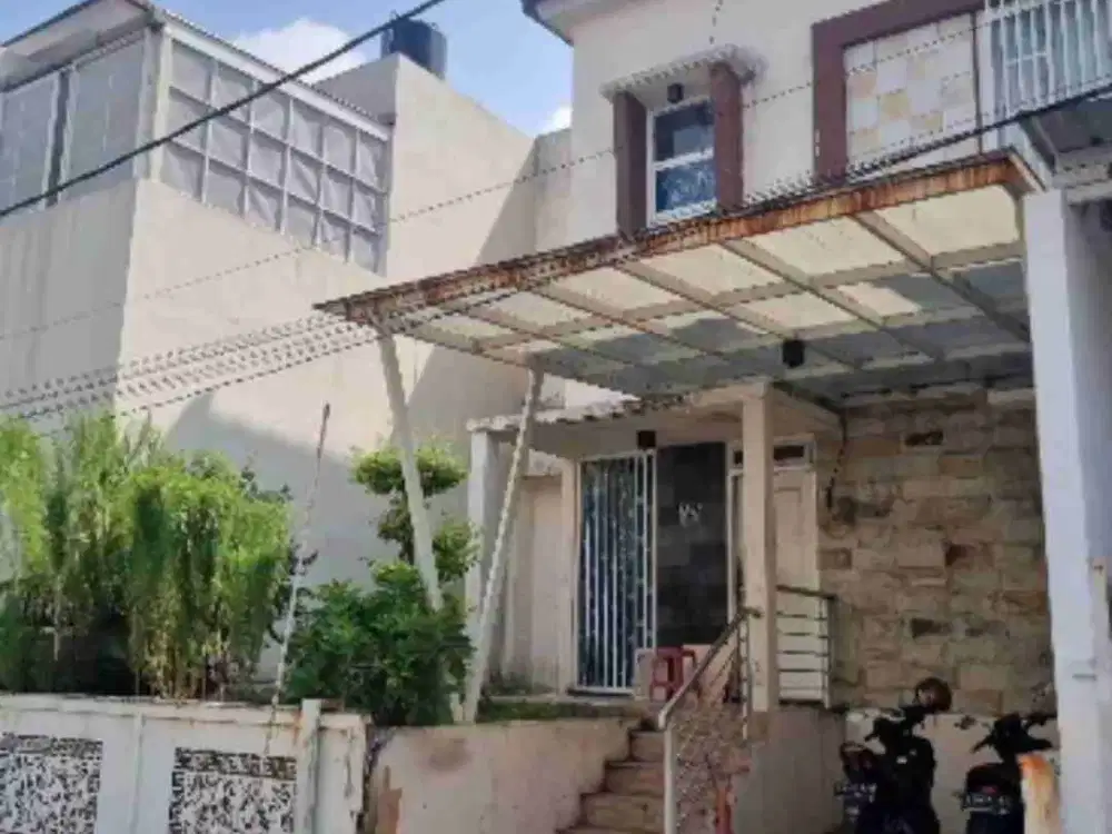 Dijual Rumah Murah Dua Lantai Minim Renov Di Green Royal Dekat Araya