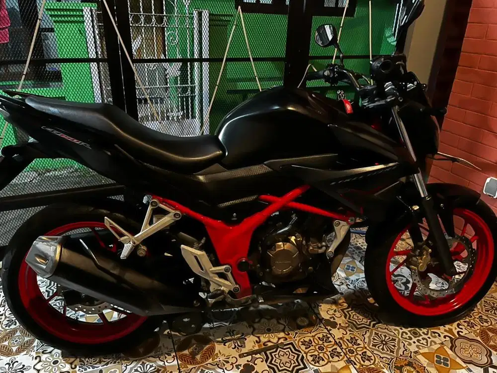 CB150R 2018 plat W