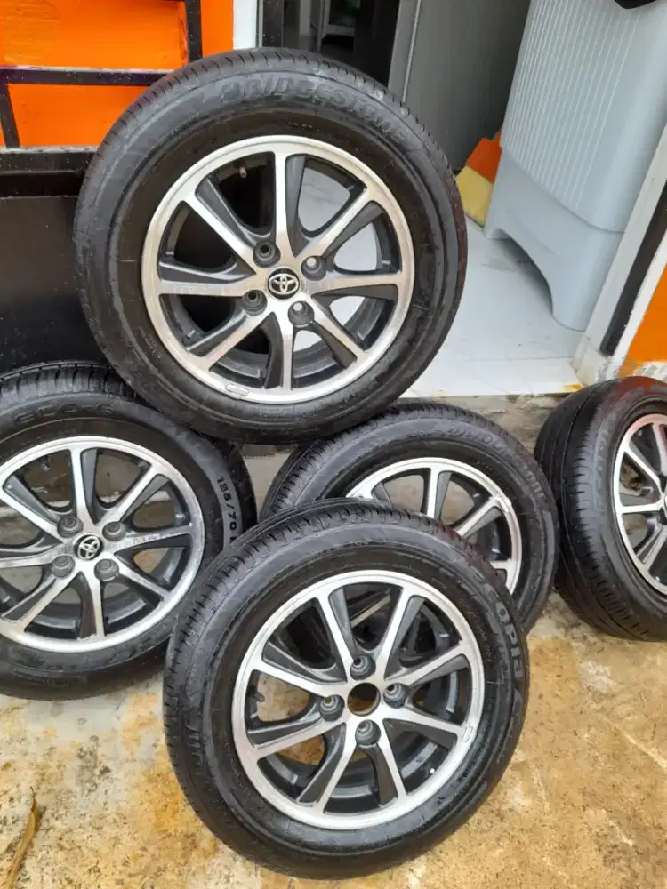 Ban dan velg dijual