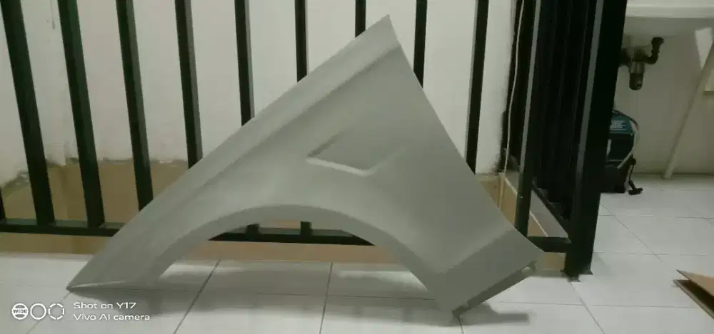 part mobil Mercedes CLS 63 AMG fender depan kiri