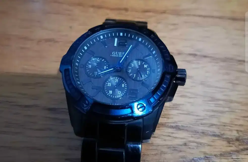 Dijual jam keren warna biru hitam