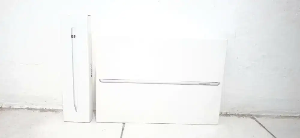 Di jual Ipad 9 Wifi 64 gb warna silver + Apple pensil fullset
