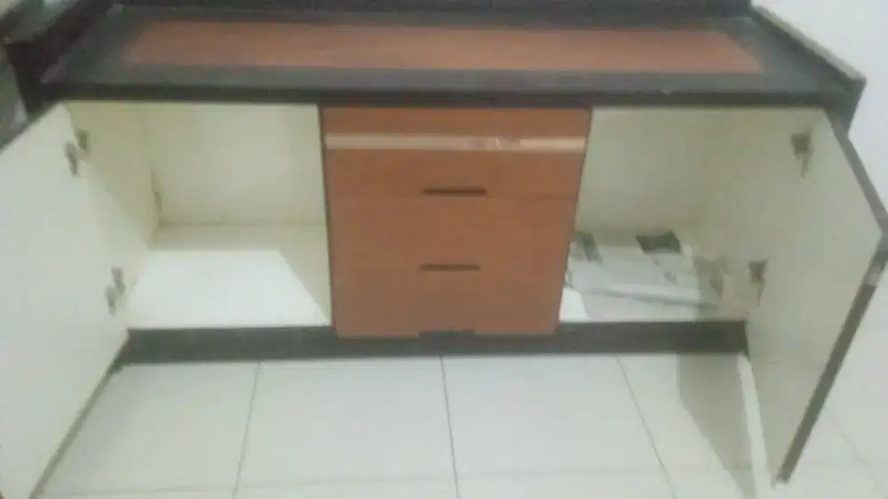 Jual lemari TV masih kinclong