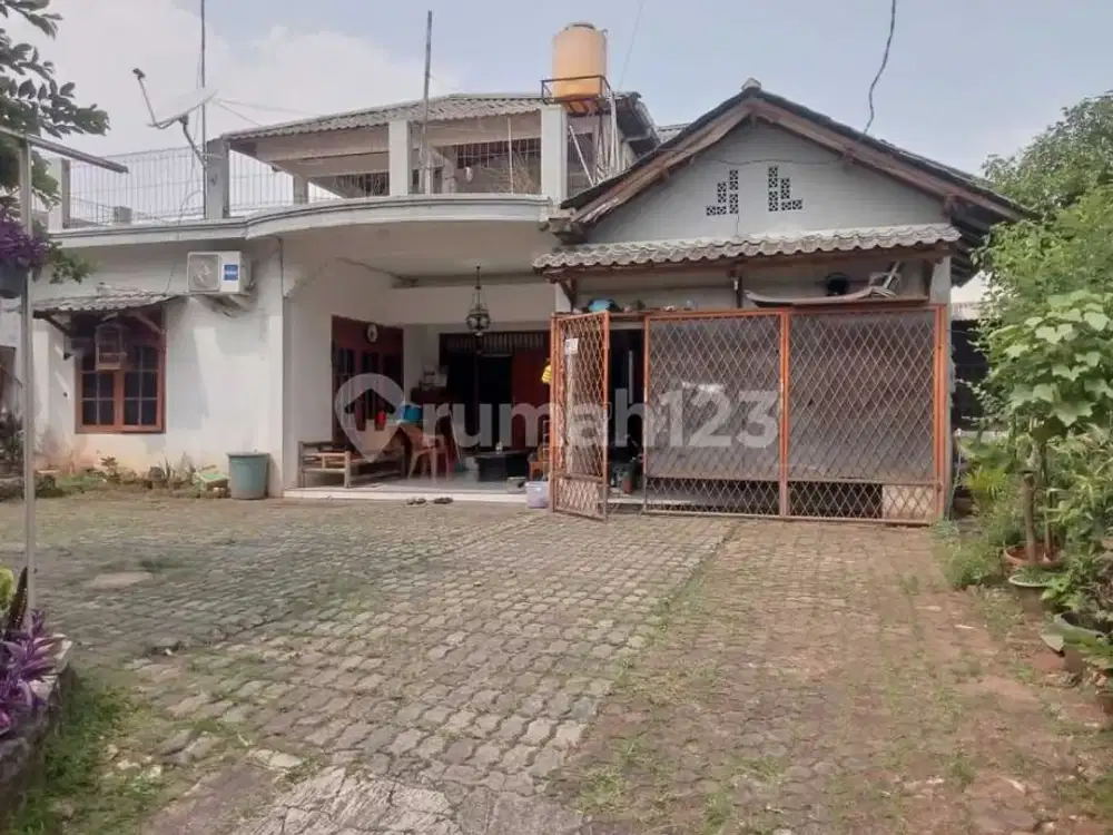 Rumah 2 Lantai Siap Huni Dengan Halaman Yang Luas,  Pelni - Depok