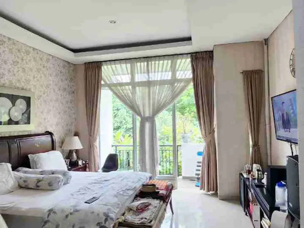 Jual rumah 2 lantai full furnish ada kolam renang di Metland Menteng Jakarta Timur