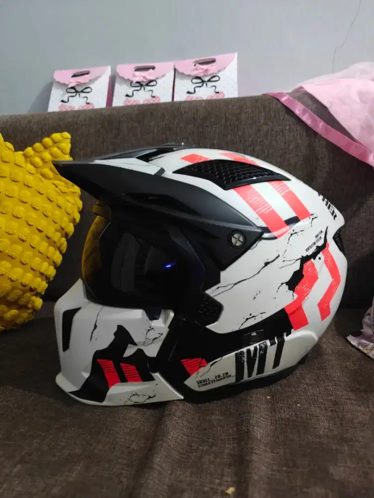 Helm MT helmet street fighter made in spain
