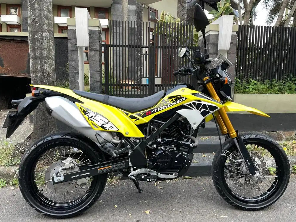 d tracker 2019 kuning antik