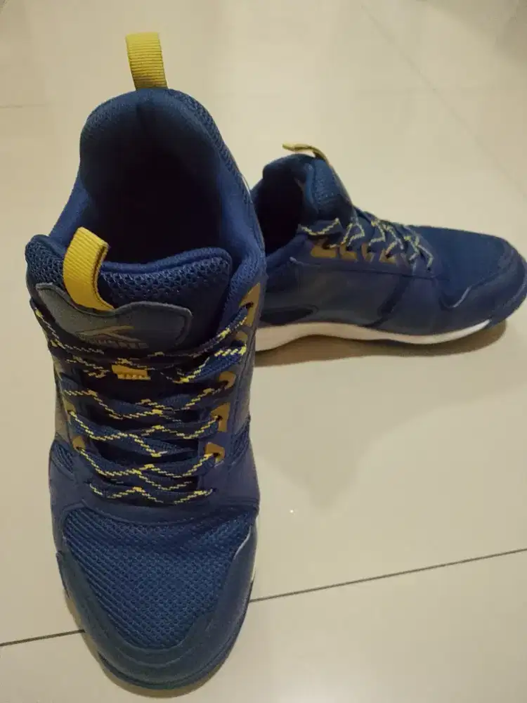 Sepatu Hundred & Raket Li-Ning Tectonic 7 c Combat