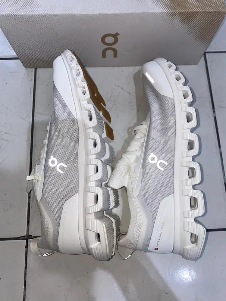Sepatu oncloud cewe original