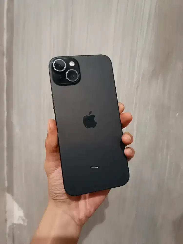 iPhone 15 plus 128gb ibox hitam garansi on
