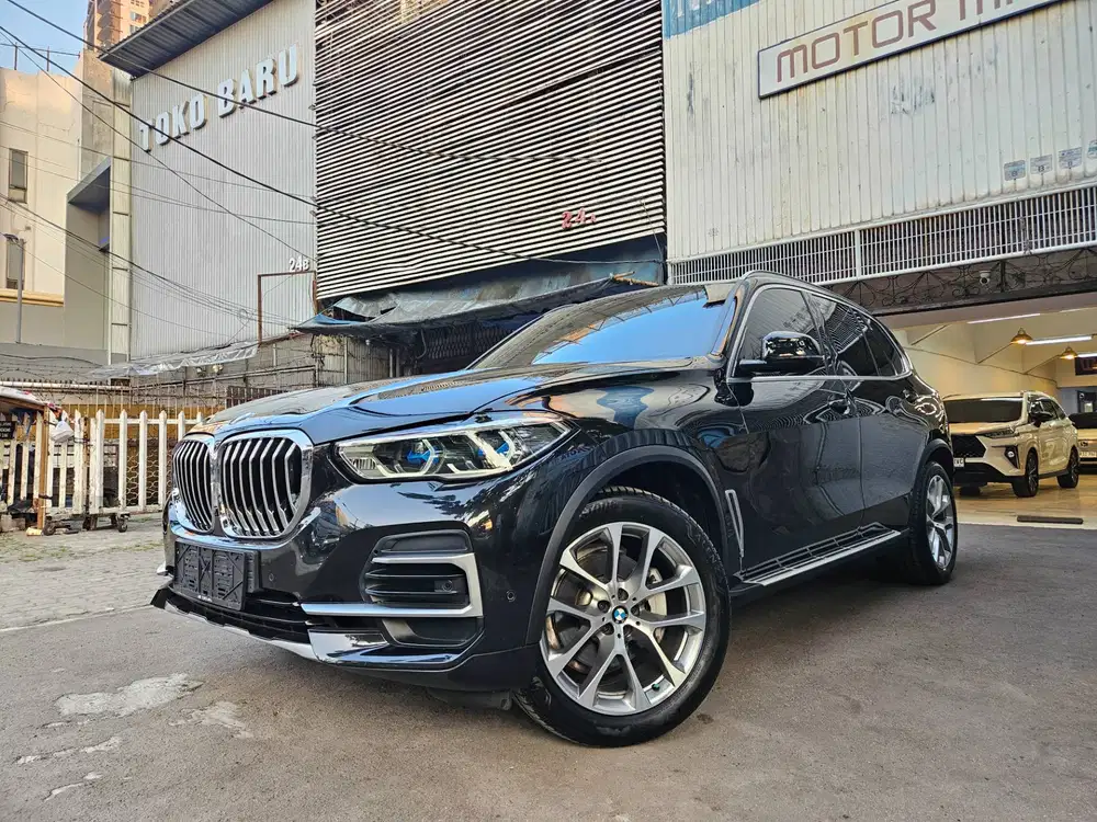 4 rb km BMW X5 xDrive 40i xLine G05 hitam 2024 nik 2023 X 5 3.0 black