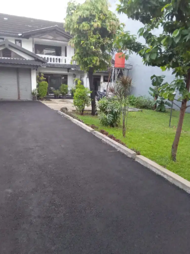 Rumah Cipinang Besar LT 350 Pinggir Jalan Besar, Halaman luas, Garasi