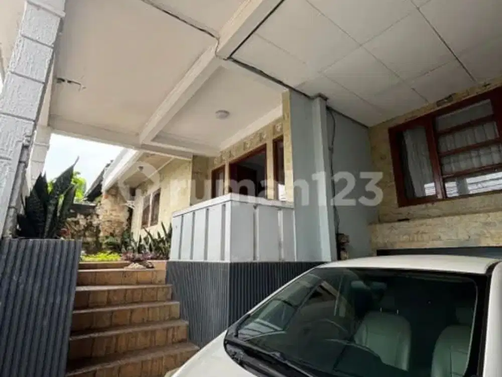 Rumah Komplek Megacinere Siap Huni Dekat ke Tol