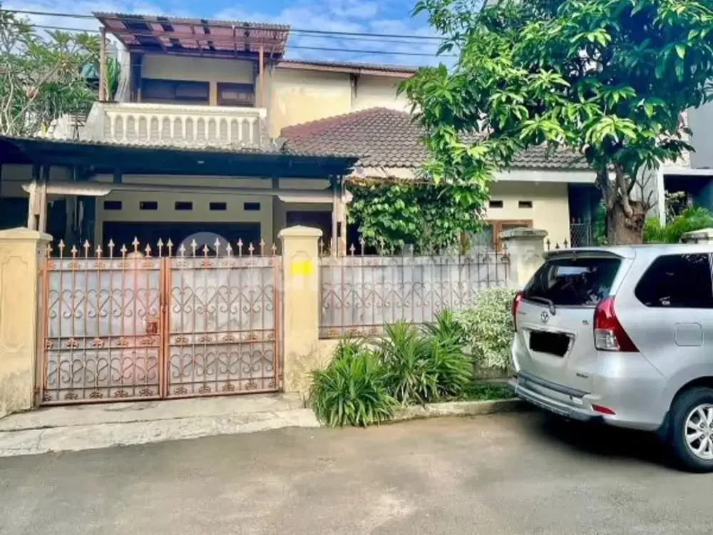 Rumah Keluarga Semi Furnished Komplek Cirendeu