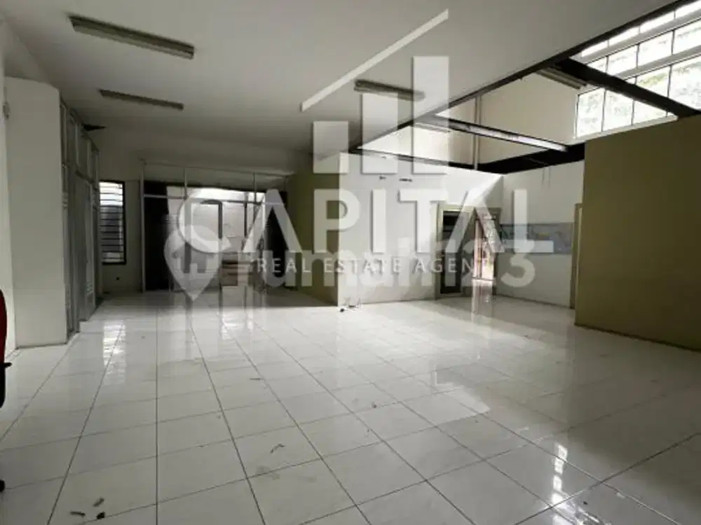 Rumah Usaha Sangat Strategis di Jalan Surya Sumantri Cocok Banget Buat Berbagai Jenis Usahamu