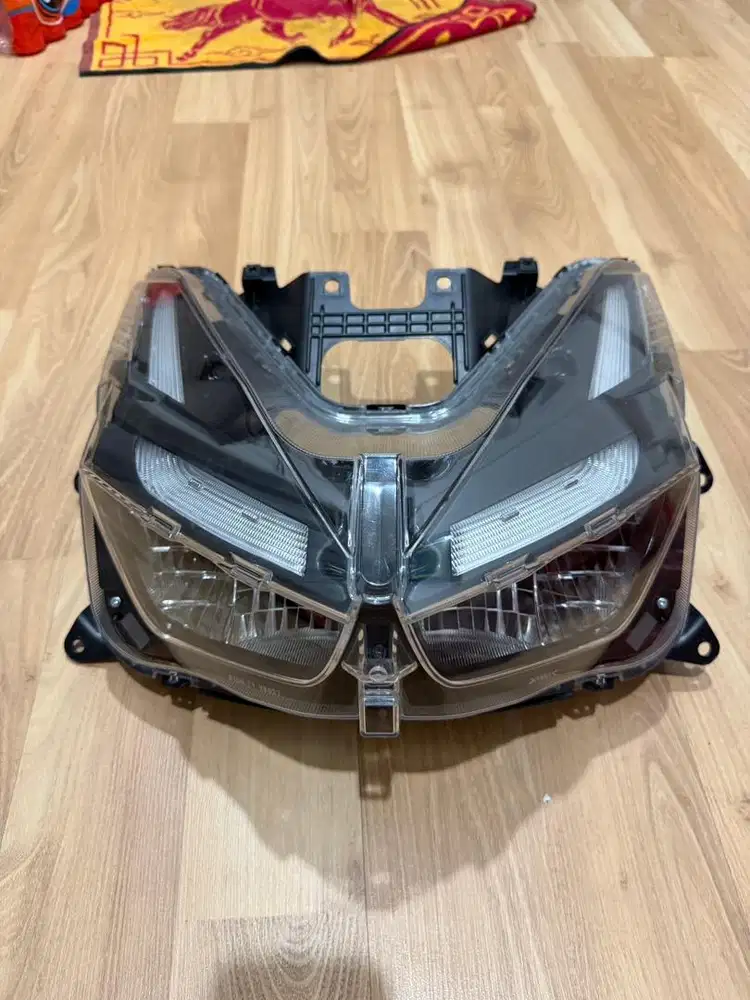 Lampu depan Vario 160 Ori