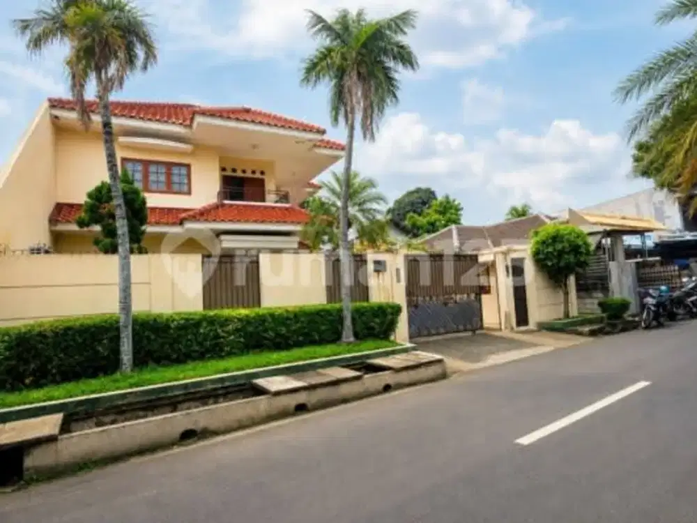 Rumah Area Super Strategis, Hanya 15 Menit Menuju Kuningan - Pusat Bisnis Jakarta!