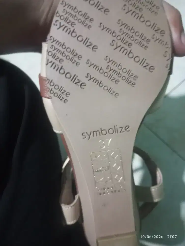 Sepatu baru kekecilan