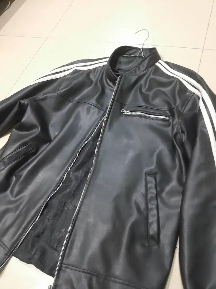 Jaket kulit hitam vintage