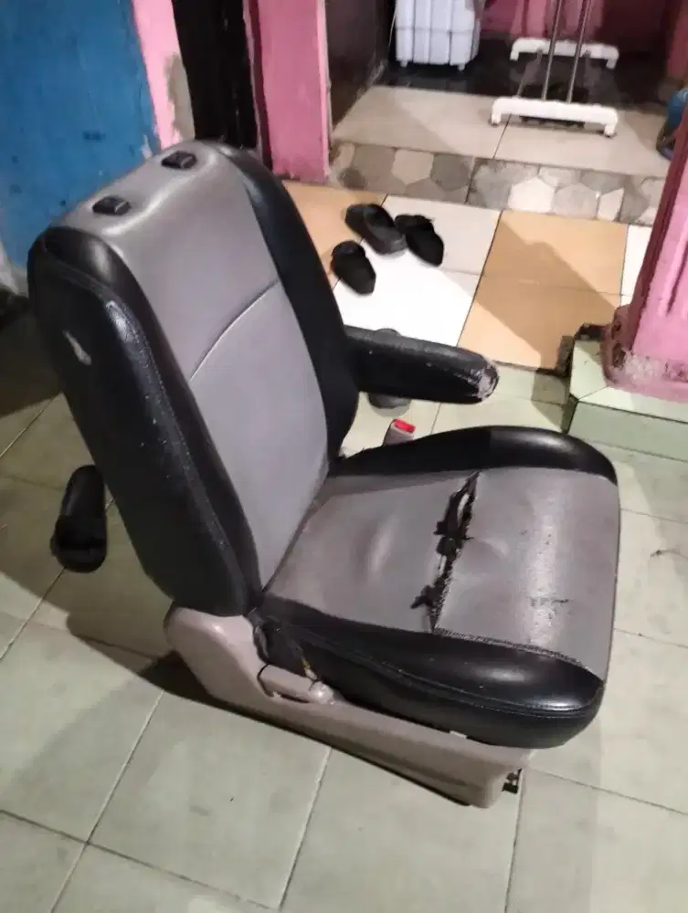 JOK DEPAN MOBIL PENGEMUDI ADA ARM REST NYA