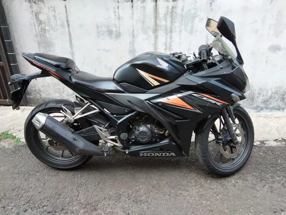Dijual Honda CBR 150r Facelift Tahun 2018 Bulan 09