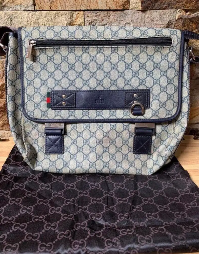 Gucci messenger bag