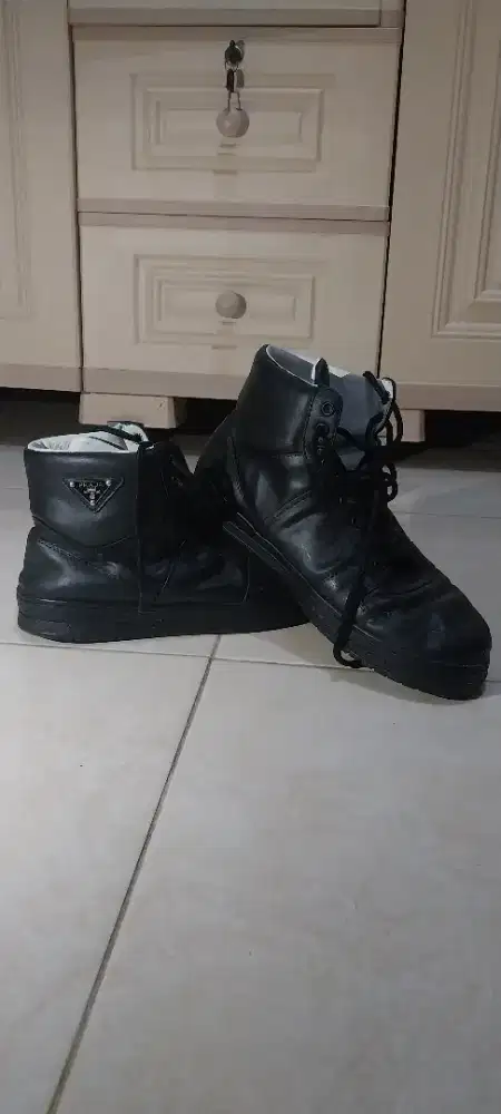 Sepatu high prada