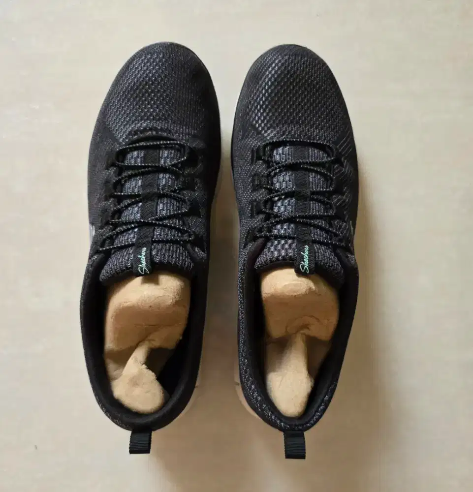 Sepatu Skechers Hitam Original