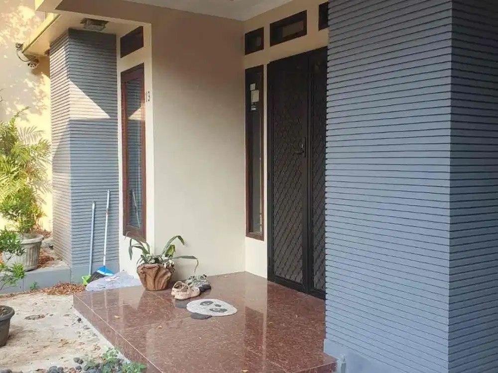 Disewakan rumah 2,5 lantai semifurnish bagus siap huni di Tebet Jakarta selatan