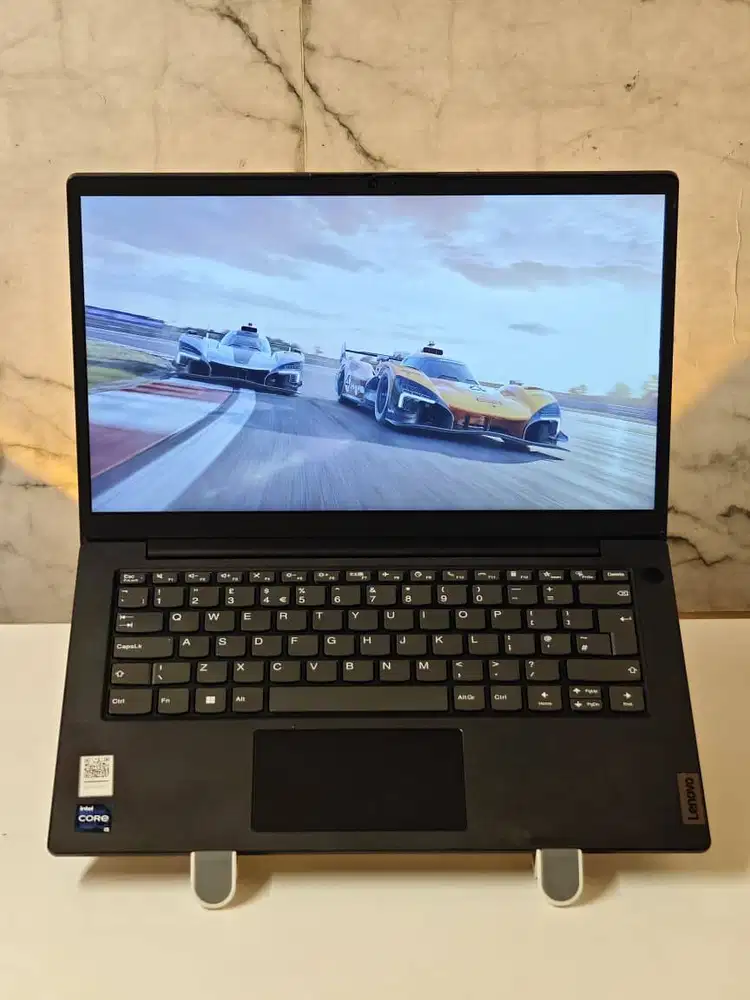 laptop buat kuliah nih lenovo v14