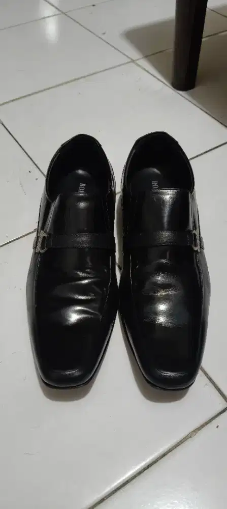 Sepatu merek Bobby brown