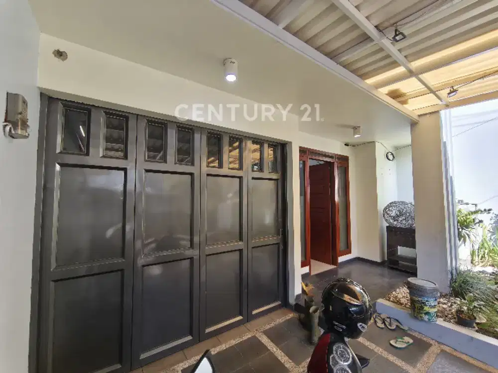 Rumah Mewah Semi Furnished Di Batununggal Indah V