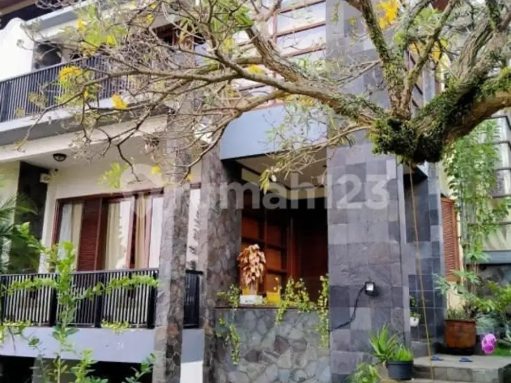 Rumah Mewah di Resor Dago Pakar View Langsung Kota Bandung