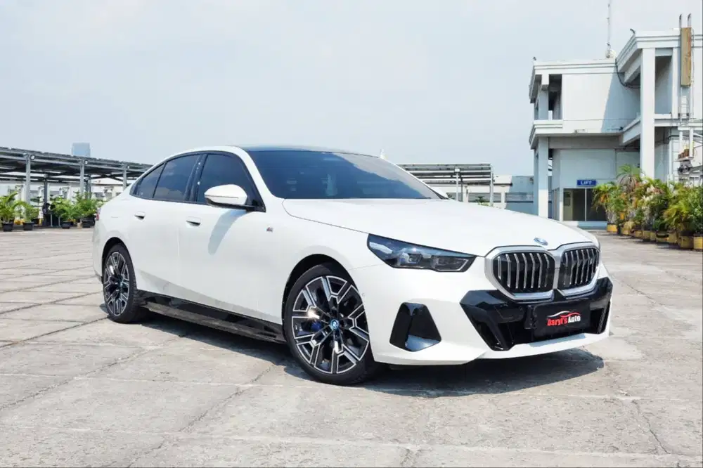 Like New BMW i5 Edrive40 EV 2026 Nik 2024