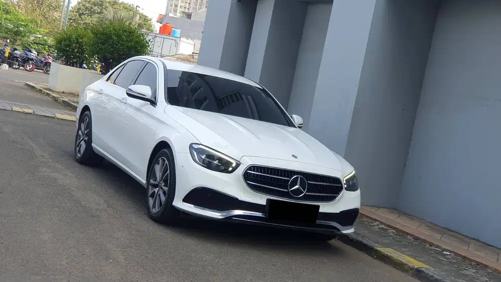 [ LOW KM ] Mercedes Benz Mercy E200 E 200 Avantgarde W213 AT 2022/2023