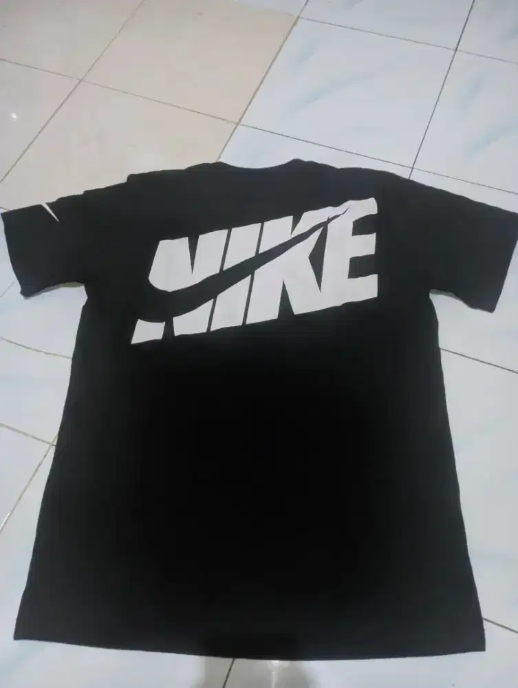 T-shirt pria reguler fit