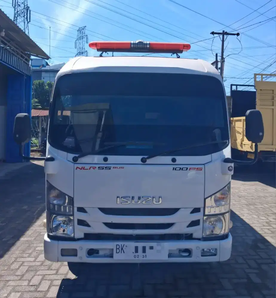 Isuzu NLR55 ambulance 2020 putih