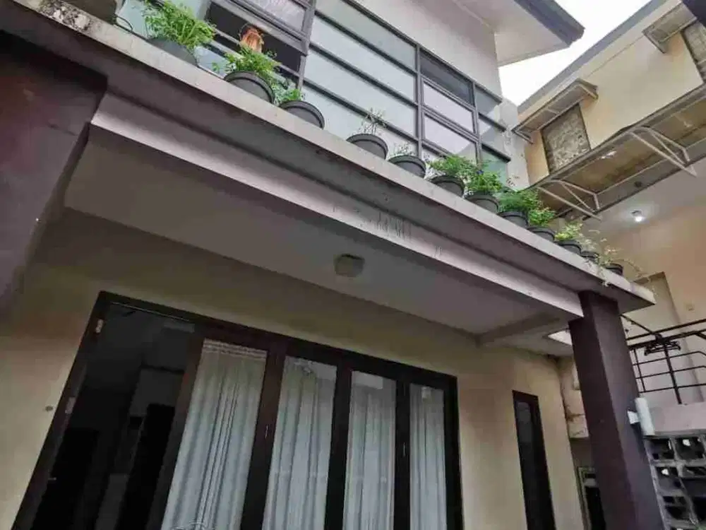 Rumah Jalan Lombok Cocok untuk Cafe, Kantor, Klinik. Lokasi Strategis