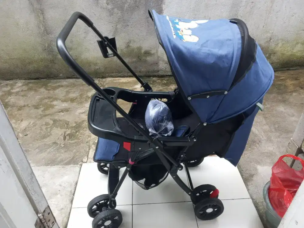 Stroller bayi seperti baru