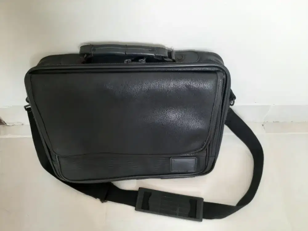 Tas Laptop/ Tas kantoran Hitam bhn kulit