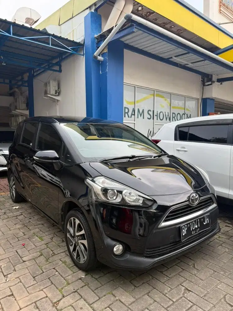 TOYOTA SIENTA V AT 2016