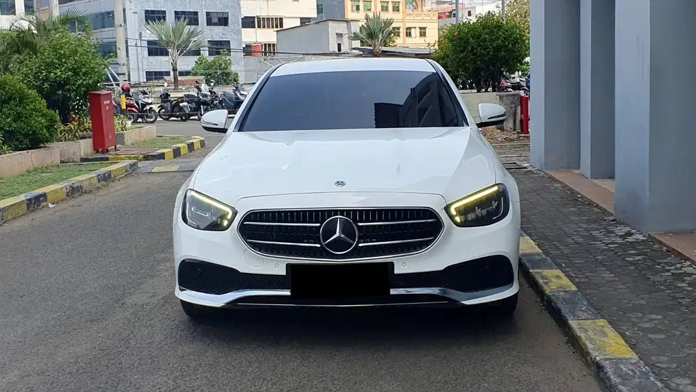 Mercedes Benz Mercy E200 Avantgarde Line W213 Facelift 2022 Like New