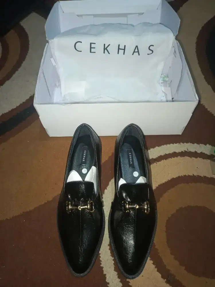 Sepatu Cekhas ukuran 39