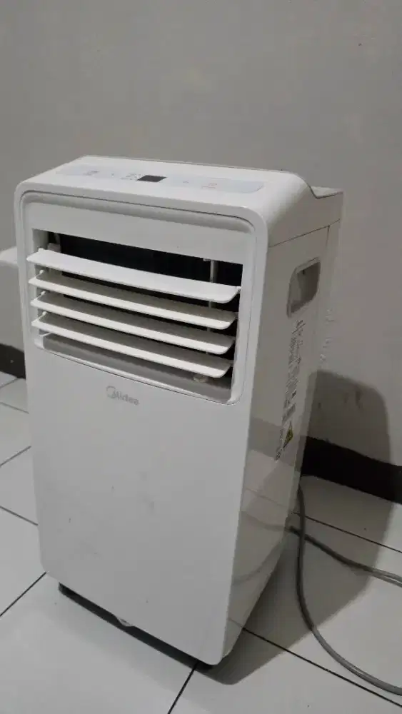 Ac portable 1/2 Pk Midea