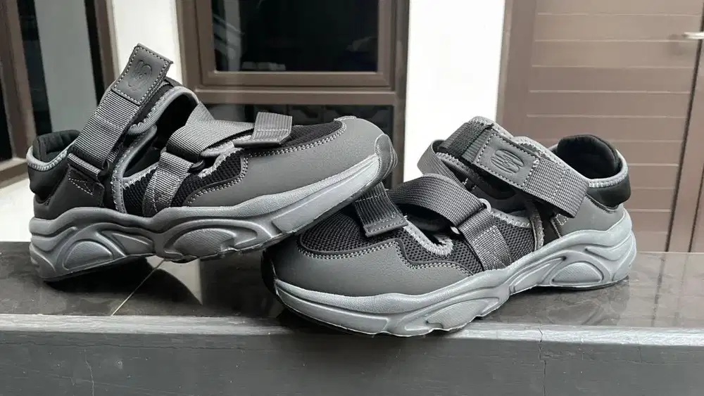skecher sendal sz 43