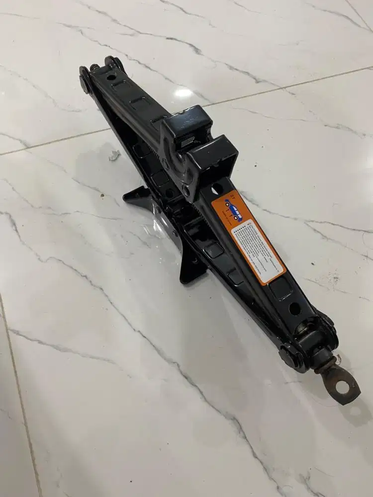 Dongkrak mobil putar