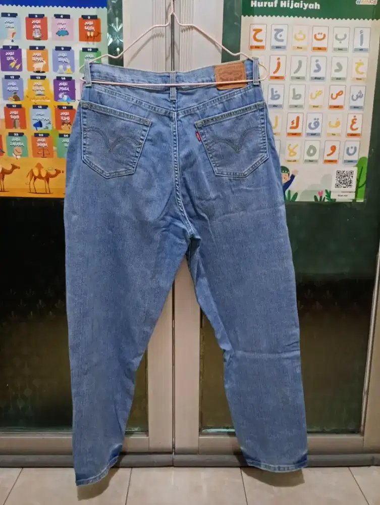 Celana Jeans Levis size 29 Cewek High Rise Boyfriend