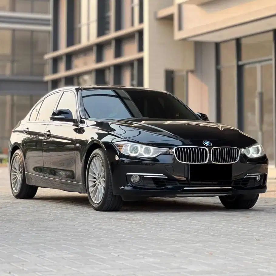 (CASH) BMW 320i F30 Luxury 2015